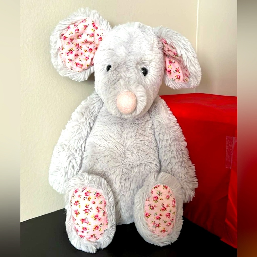 Medium bashful blossom grey mouse